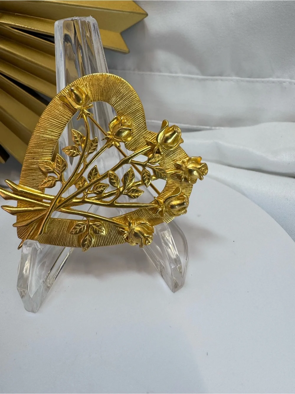 JJ Gold Heart Floral Brooch